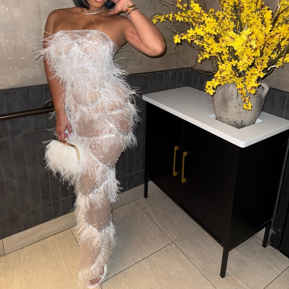 Elegant White Feather Dress with Matching Clutch
